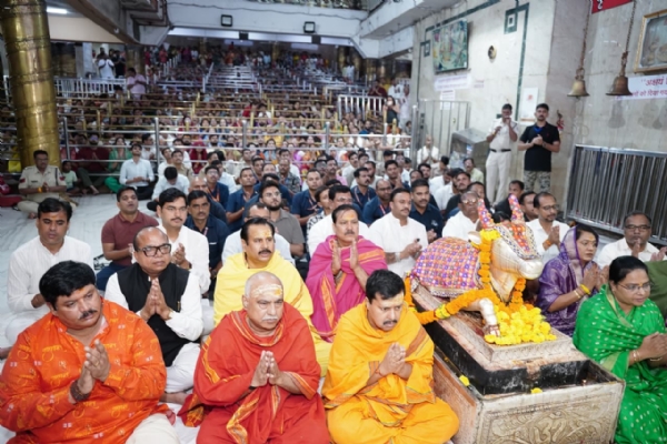 भस्म आरती में लीन दिखे भाजपा अध्यक्ष नितिन नबीन भस्म आरती में लीन दिखे भाजपा अध्यक्ष नितिन नबीन