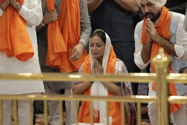 दिल्ली की मुख्यमंत्री रेखा गुप्ता आज पंजाब स्थित श्री फतेहगढ़ साहिब में गुरुद्वारा श्री ज्योति सरूप साहिब में शीश नवाया हुए दिल्ली की मुख्यमंत्री रेखा गुप्ता आज पंजाब स्थित श्री फतेहगढ़ साहिब में गुरुद्वारा श्री ज्योति सरूप साहिब में शीश नवाया हुए