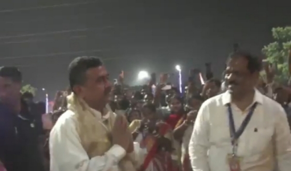 हल्दिया में मुख्यमंत्री शुभेंदु अधिकारी विश्वकर्मा पूजा समारोह में पहुंचे हल्दिया में मुख्यमंत्री शुभेंदु अधिकारी विश्वकर्मा पूजा समारोह में पहुंचे