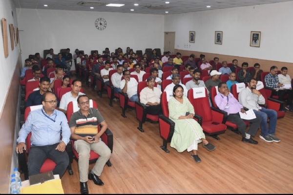 कार्यक्रम को संबोधित करते एनएमएल के निदेशक डॉ. संदीप घोष चौधुरी कार्यक्रम को संबोधित करते एनएमएल के निदेशक डॉ. संदीप घोष चौधुरी