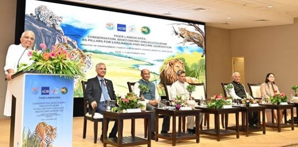 केंद्रीय पर्यावरण, वन एवं जलवायु परिवर्तन मंत्री भूपेंद्र यादव नई दिल्ली में ‘बाघ परिदृश्य : संरक्षण, जैव-अर्थव्यवस्था और आजीविका एवं आय सृजन के लिए पारिस्थितिकी पर्यटन’ विषय पर आयोजित अंतरराष्ट्रीय कार्यशाला के दौरान।