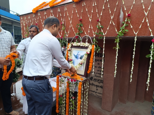 छपरा में मनाई गई पूर्व मुख्यमंत्री स्व. दरोगा प्रसाद राय की जयंती छपरा में मनाई गई पूर्व मुख्यमंत्री स्व. दरोगा प्रसाद राय की जयंती