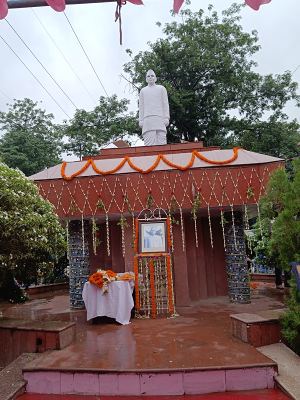 छपरा में मनाई गई पूर्व मुख्यमंत्री स्व. दरोगा प्रसाद राय की जयंती छपरा में मनाई गई पूर्व मुख्यमंत्री स्व. दरोगा प्रसाद राय की जयंती