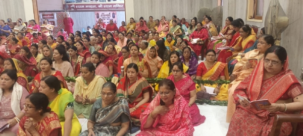 वार्षिकोत्सव में भजनों पर झूमते श्रद्धालु