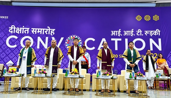 रुड़की आईआईटी दीक्षांत समारोह मंच पर अतिथि