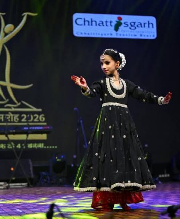 कथक नृत्यांगना आनंदिता तिवारी कथक नृत्यांगना आनंदिता तिवारी