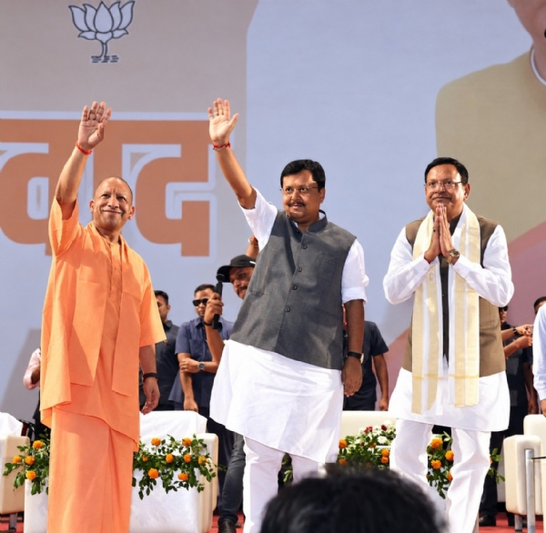 सम्मेलन में मुख्यमंत्री योगी और भाजपा अध्यक्ष नितिन नवीन