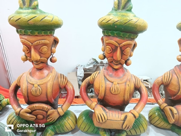 ग्रेटर नोएडा में आयोजित होने वाले उत्तर प्रदेश इंटरनेशनल ट्रेड शो में प्रदर्शित किए जाने वाले गोरखपुर के आकर्षक टेराकोटा उत्पाद। ग्रेटर नोएडा में आयोजित होने वाले उत्तर प्रदेश इंटरनेशनल ट्रेड शो में प्रदर्शित किए जाने वाले गोरखपुर के आकर्षक टेराकोटा उत्पाद।