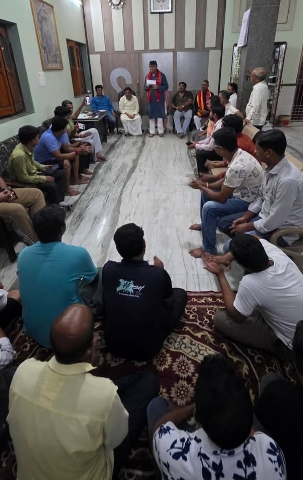 बैठक में विषय रखते विधायक सौरभ बैठक में विषय रखते विधायक सौरभ