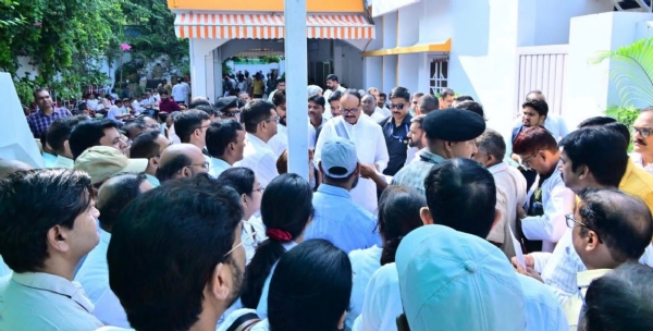 जनसुनवाई करते बृजेश पाठक