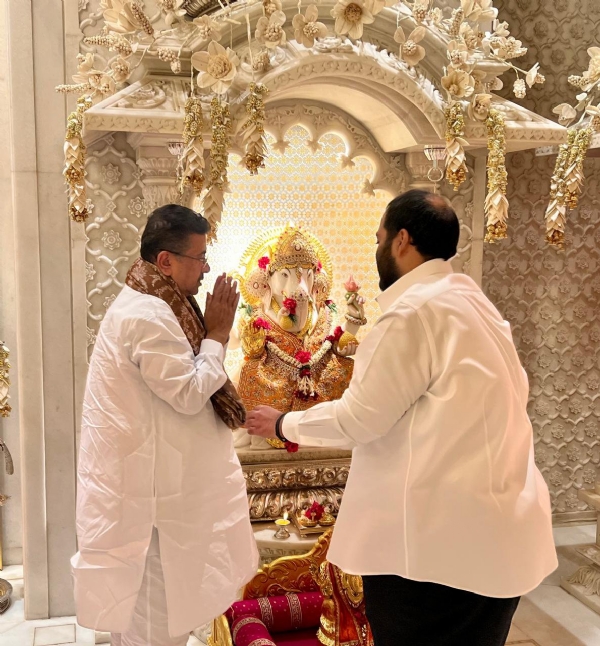 बप्पा को नमन करने पहुंचे सीएम