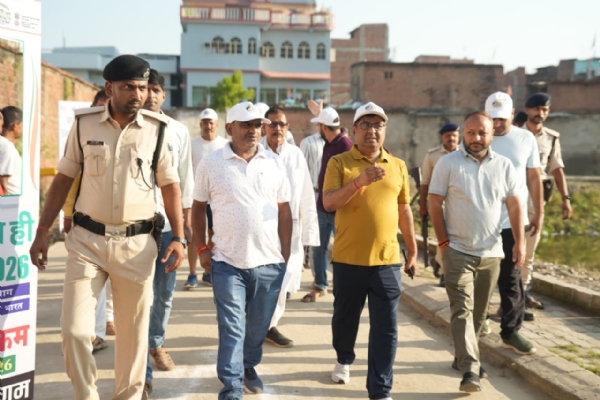 छपरा में स्वच्छता ही सेवा अभियान के तहत शिल्पी पोखरा में जनप्रतिनिधियों और नगर निगम की टीम ने किया श्रमदान छपरा में स्वच्छता ही सेवा अभियान के तहत शिल्पी पोखरा में जनप्रतिनिधियों और नगर निगम की टीम ने किया श्रमदान