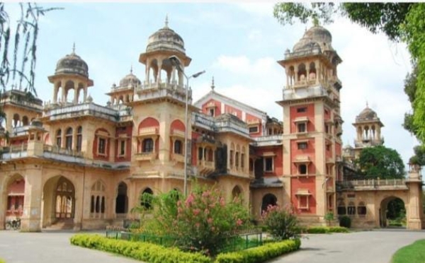 इलाहाबाद विश्वविद्यालय की फोटो