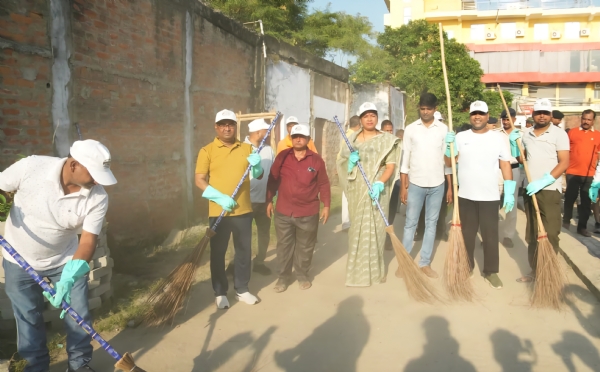 छपरा में स्वच्छता ही सेवा अभियान के तहत शिल्पी पोखरा में जनप्रतिनिधियों और नगर निगम की टीम ने किया श्रमदान छपरा में स्वच्छता ही सेवा अभियान के तहत शिल्पी पोखरा में जनप्रतिनिधियों और नगर निगम की टीम ने किया श्रमदान