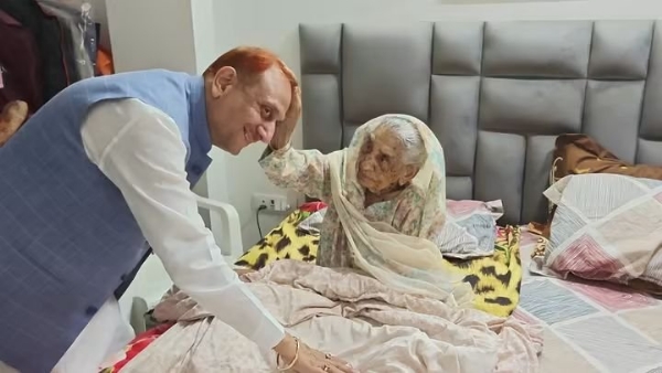 महापौर प्रवेश वाही की माता राज रानी वाही (फाइल फोटो)।