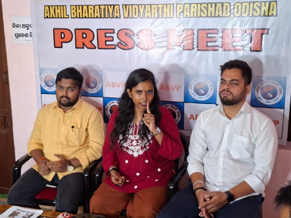 एबीवीपी की ओडिशा (पूर्व) की राज्य सचिव दीप्तिमयी प्रतिहारी एवं अन्य एबीवीपी की ओडिशा (पूर्व) की राज्य सचिव दीप्तिमयी प्रतिहारी एवं अन्य