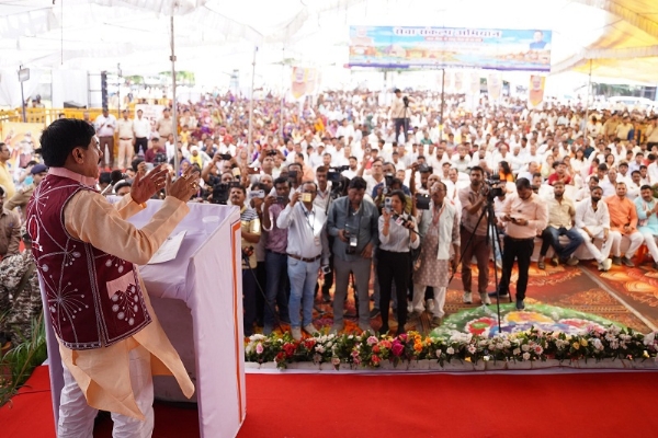 मुख्यमंत्री डॉ. यादव देवास के पुंजापुरा में सेवा संकल्प बाइक राइडर्स के स्वागत कार्यक्रम को संबोधित करते हुए