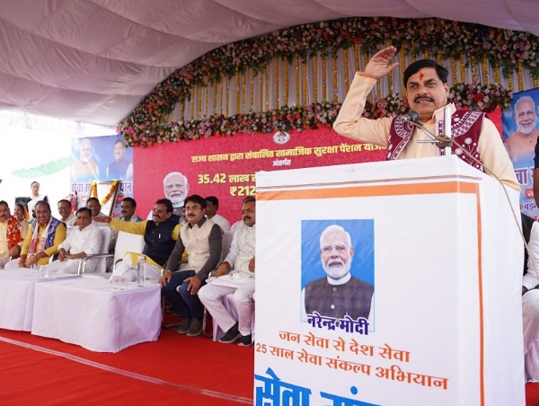 मुख्यमंत्री डॉ. यादव देवास के पुंजापुरा में सेवा संकल्प बाइक राइडर्स के स्वागत कार्यक्रम को संबोधित करते हुए
