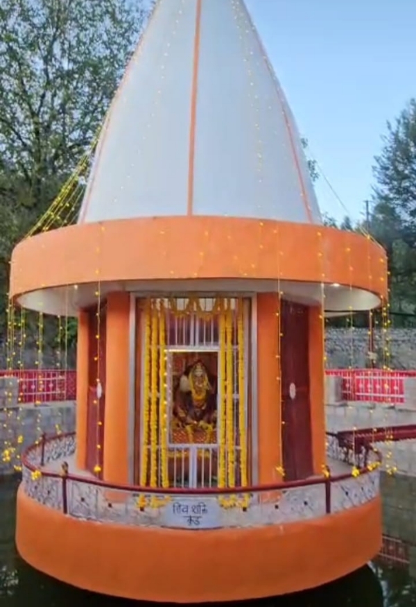 आचार्य लक्ष्मी नारायण ने अनंतनाग के उमा भगवती तीर्थस्थल पर हनुमान जी मंदिर का किया भूमि पूजन आचार्य लक्ष्मी नारायण ने अनंतनाग के उमा भगवती तीर्थस्थल पर हनुमान जी मंदिर का किया भूमि पूजन