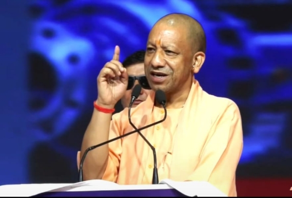 यूपी इंटरनेशनल ट्रेड शो के उद्घाटन के अवसर पर बोलते हुए मुख्यमंत्री की फोटो