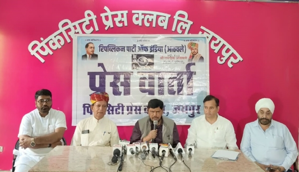 कॉकरोच जनता पार्टी’ नाम बदलकर ‘इस्तीफा जनता पार्टी’ रख ले: अठावले कॉकरोच जनता पार्टी’ नाम बदलकर ‘इस्तीफा जनता पार्टी’ रख ले: अठावले
