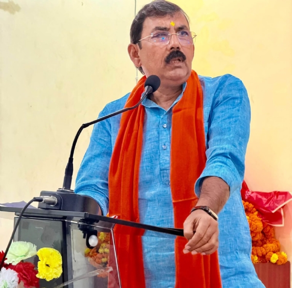 बीजेपी कार्यालय में परिचय आत्मक बैठक को संबोधित करते हुए मुख्य अतिथि शंकर गिरी