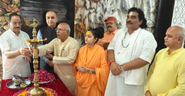 कार्यक्रम का शुभारंभ करते अतिथि कार्यक्रम का शुभारंभ करते अतिथि