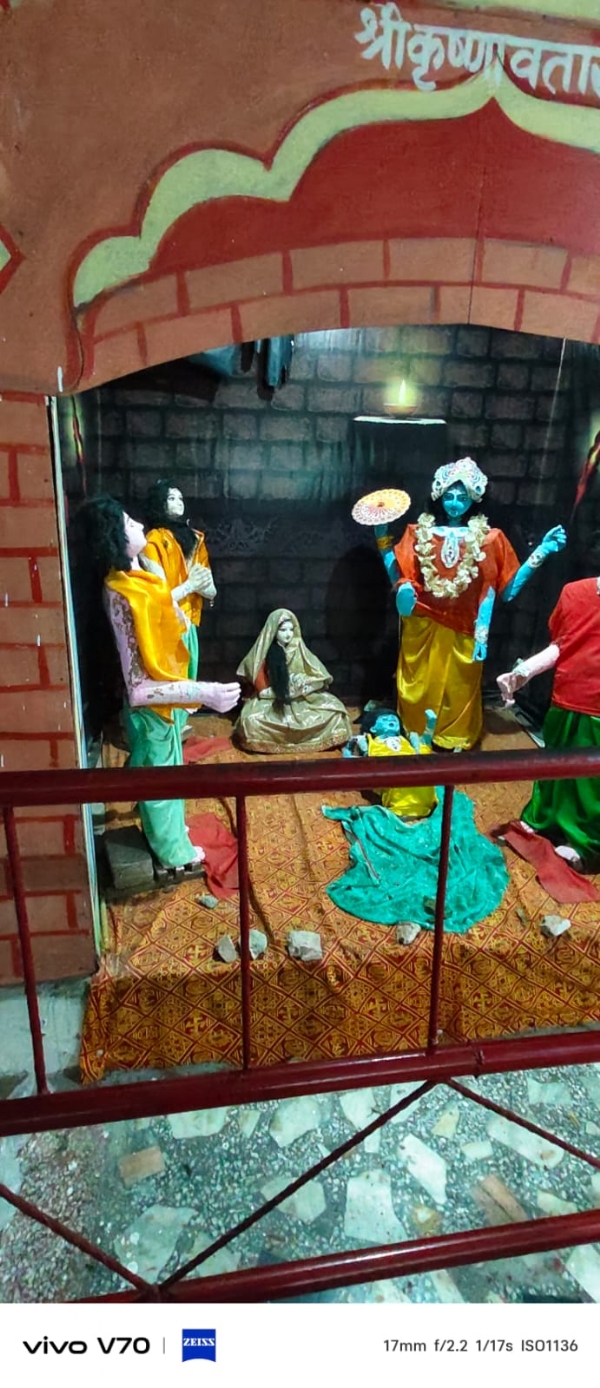 भगवान श्री कृष्णा कारागार में लगी झांकी भगवान श्री कृष्णा कारागार में लगी झांकी