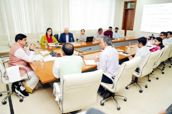 एशियन डेवलपमेंट बैंक के प्रतिनिधियो से चर्चा करते हुए मुख्यमंत्री डॉ. मोहन यादव