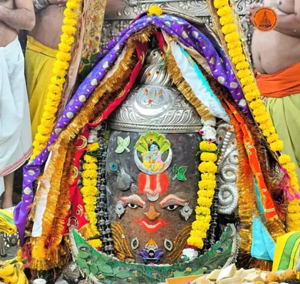 जन्माष्टमी पर श्रीकृष्ण स्वरूप में सजे बाबा महाकाल