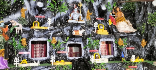 कृष्ण जन्माष्टमी कुछ इस तरह की गई है सजावट कृष्ण जन्माष्टमी कुछ इस तरह की गई है सजावट