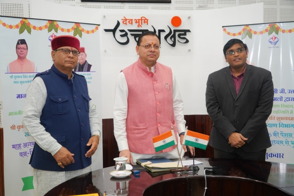 पेंशन जारी करते मुख्यमंत्री धामी। पेंशन जारी करते मुख्यमंत्री धामी।