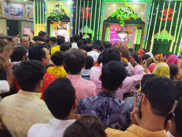 कपाट खुलते ही भक्तों कीभीड़