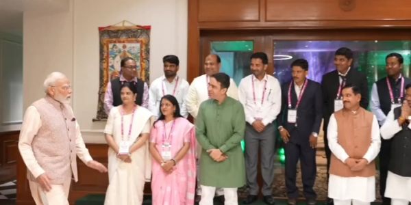 बालानां व्यवहारे दैनंदिनगतिविधिषु अपि दृष्टिं स्थापयेयुः शिक्षकाः : प्रधानमंत्री मोदी