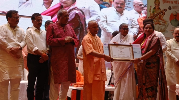 शिक्षक दिवस पर CM योगी ने 81 शिक्षकों को किया सम्मानित।