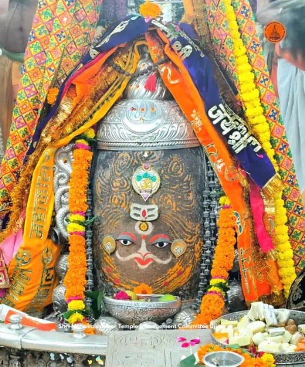 भस्म आरती में सजे बाबा महाकाल