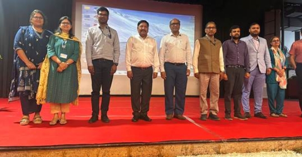 पीडब्ल्यूडी के  इंजीनियरों और  सीआरआरआई  के अधिकारी