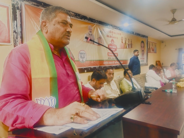 एमएलसी एवं प्रदेश सह मीडिया प्रभारी धर्मेंद्र सिंह की फोटो एमएलसी एवं प्रदेश सह मीडिया प्रभारी धर्मेंद्र सिंह की फोटो