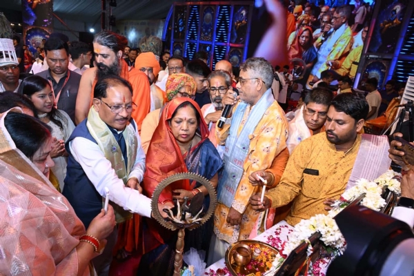 कार्यक्रम का शुभारंभ करते हुए मुख्यमंत्री साय कार्यक्रम का शुभारंभ करते हुए मुख्यमंत्री साय