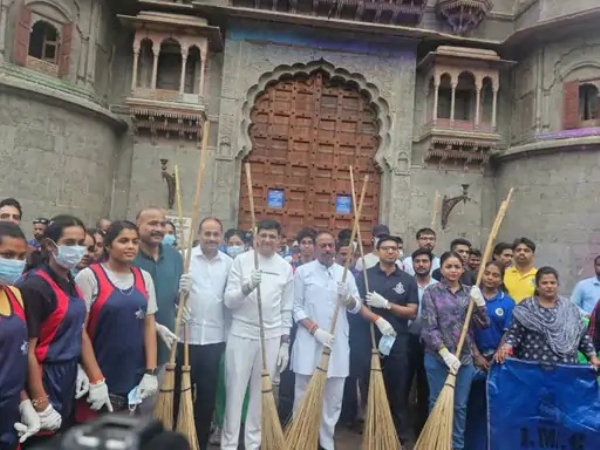 जनप्रतिनिधियों ने संभाली शहर की सफाई व्यवस्था