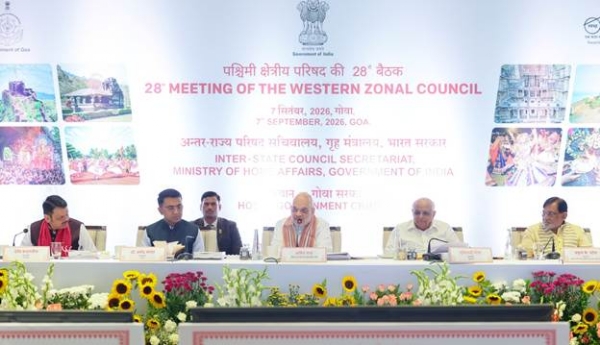 अमित शाह परिषद की बैठक लेते हुए
