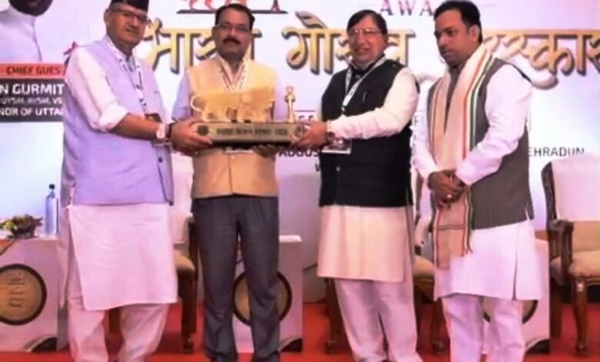 सम्मान प्राप्त करते कुलपति प्रो. सतपाल बिष्ट। सम्मान प्राप्त करते कुलपति प्रो. सतपाल बिष्ट।