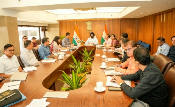 दिल्ली के उद्योग मंत्री मनजिंदर सिंह सिरसा मंगलवार को उद्योग विभाग, दिल्ली सरकार की योजनाओं, कार्यक्रमों और परियोजनाओं की वर्तमान स्थिति की समीक्षा करते हुए