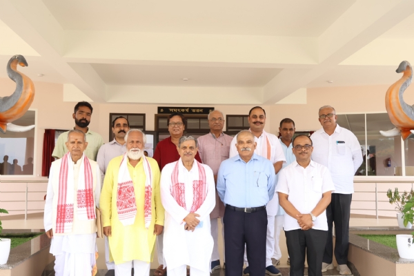 प्राग्ज्योतिषपुर विश्वविद्यालय में मंगलवार को ‘विश्वविद्यालय परिवार के विशेष कार्यक्रम में राष्ट्रीय स्वयंसेवक संघ (आरएसएस) के सरकार्यवाह दत्तात्रेय होसबाले।