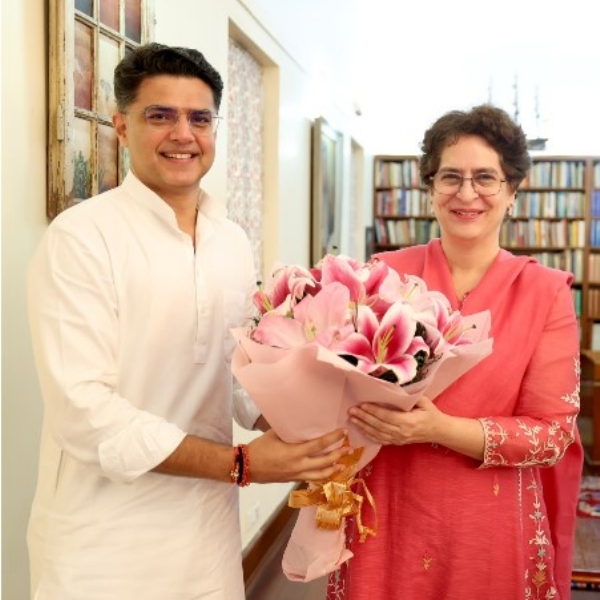 कांग्रेस नेता प्रियंका गांधी वाड्रा से मुलाकात करते पंजाब प्रभारी सचिन पायलट। कांग्रेस नेता प्रियंका गांधी वाड्रा से मुलाकात करते पंजाब प्रभारी सचिन पायलट।