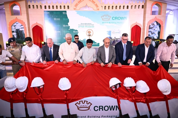 कार्यक्रम में शुभारंभ करते हुए औद्योगिक मंत्री एवं अन्य। कार्यक्रम में शुभारंभ करते हुए औद्योगिक मंत्री एवं अन्य।